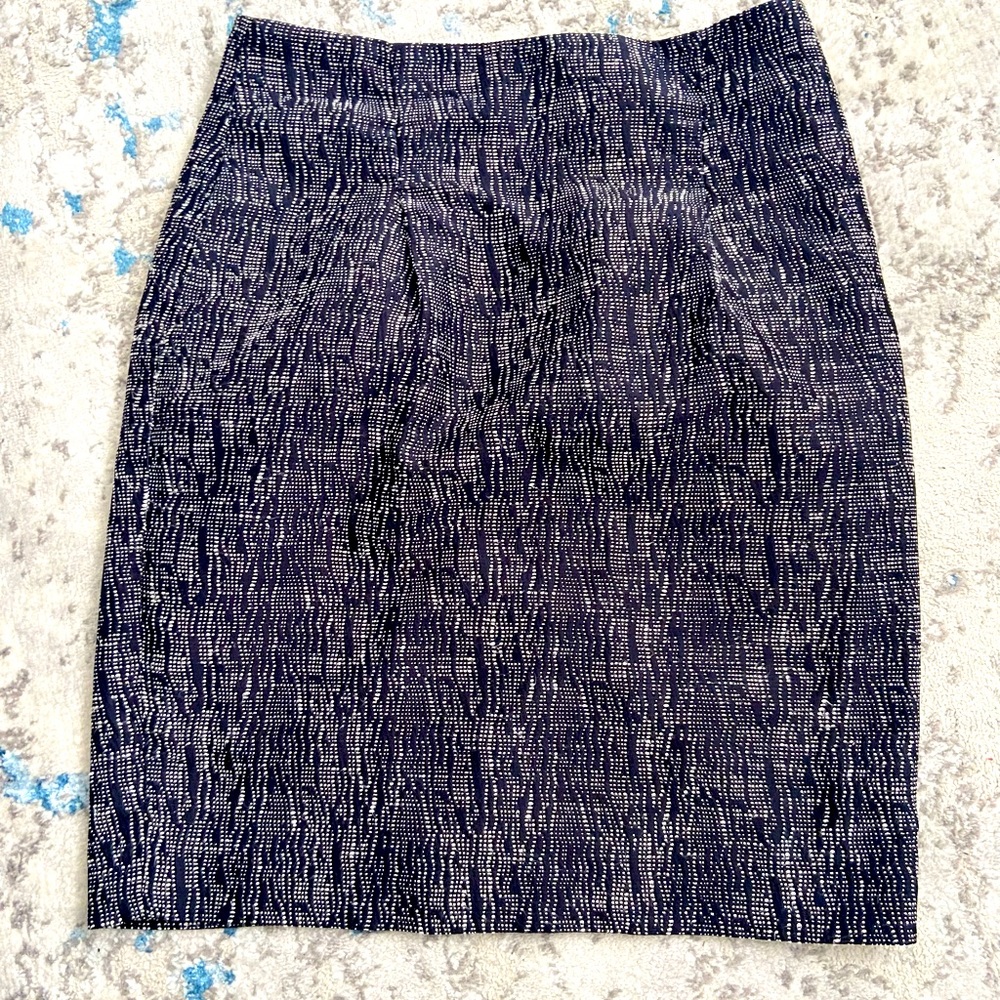 Navy blue and white pencil skirt with pockets, size 10